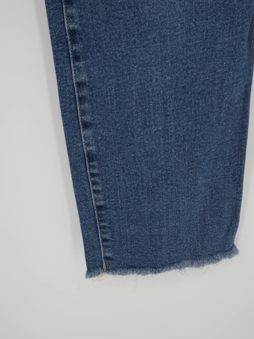 Good‎ American Good Good Curve Straight Jeans Raw Hem 8/29 Style GSTDBPL67T EUC